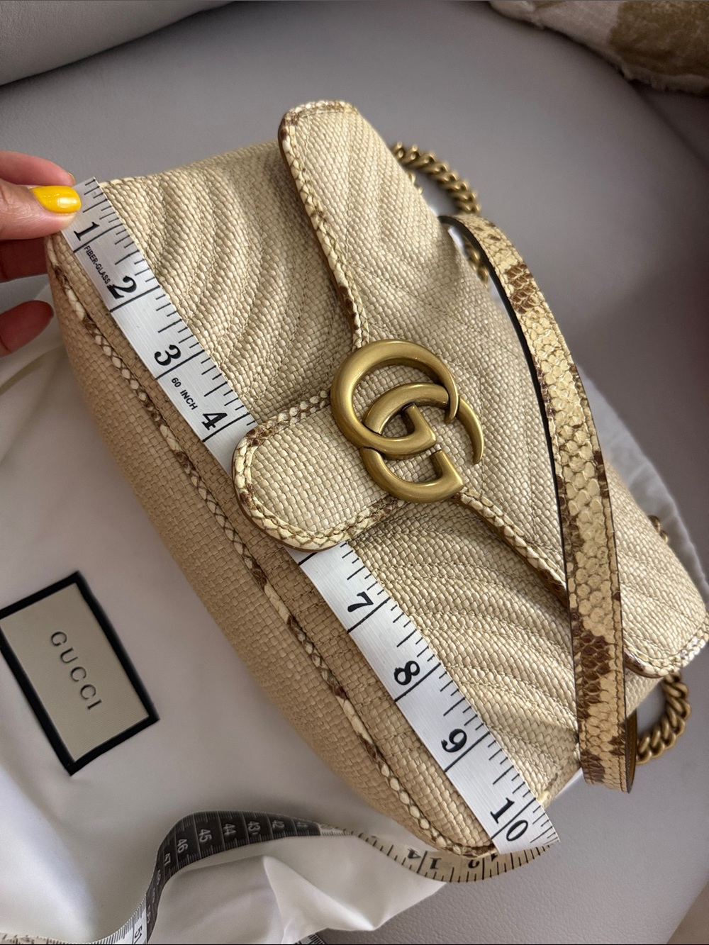 Gucci Raffia GG Marmont Shoulder mediun  Bag in Beige with Gold Hardware - Picture 8 of 15